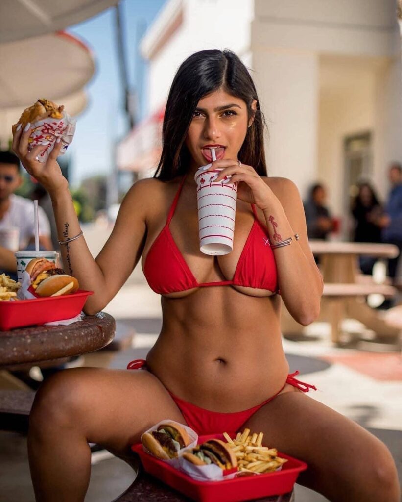 Mia Khalifa en bikini